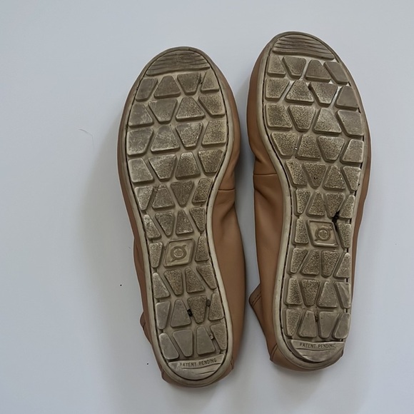 VERY Soft leather Born Ballet flats. Size 7 - Picture 7 of 9